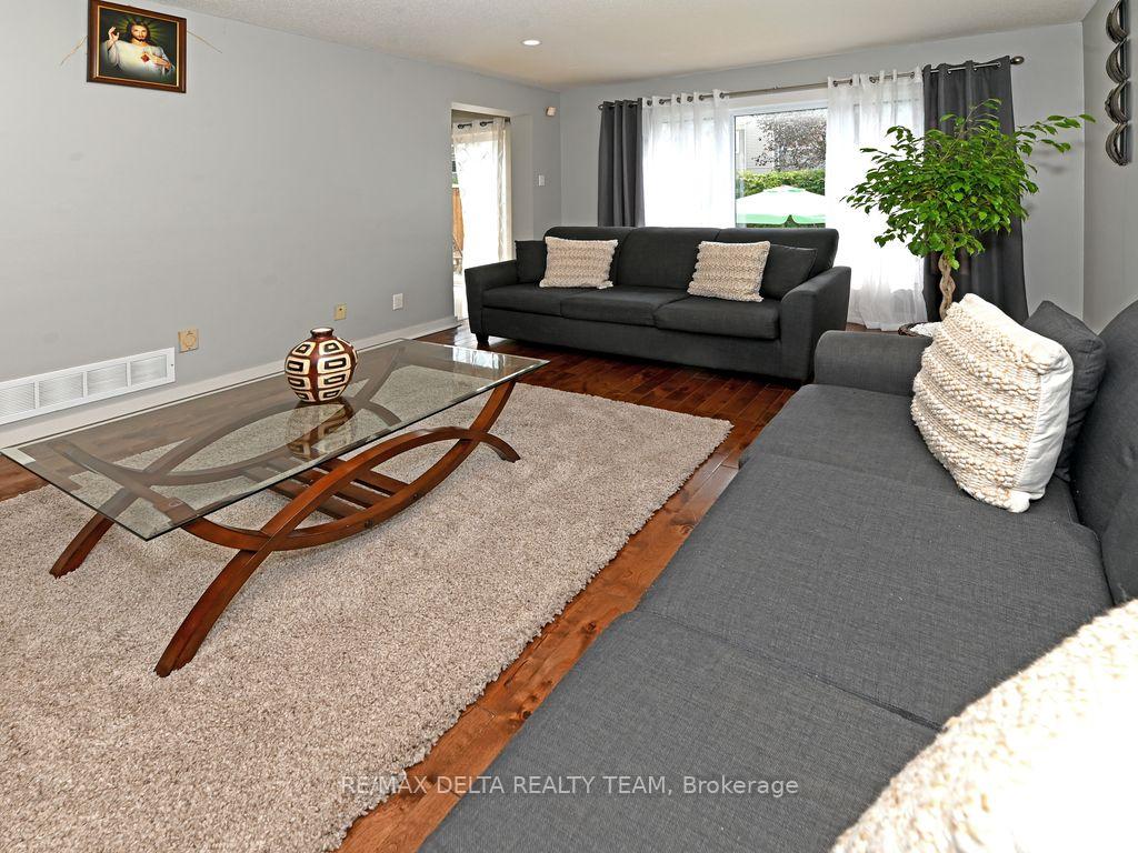 Photo 7 of Unit 28, 6159 Heritage Park Crescent, Ottawa, Chapel Hill — HOMEH