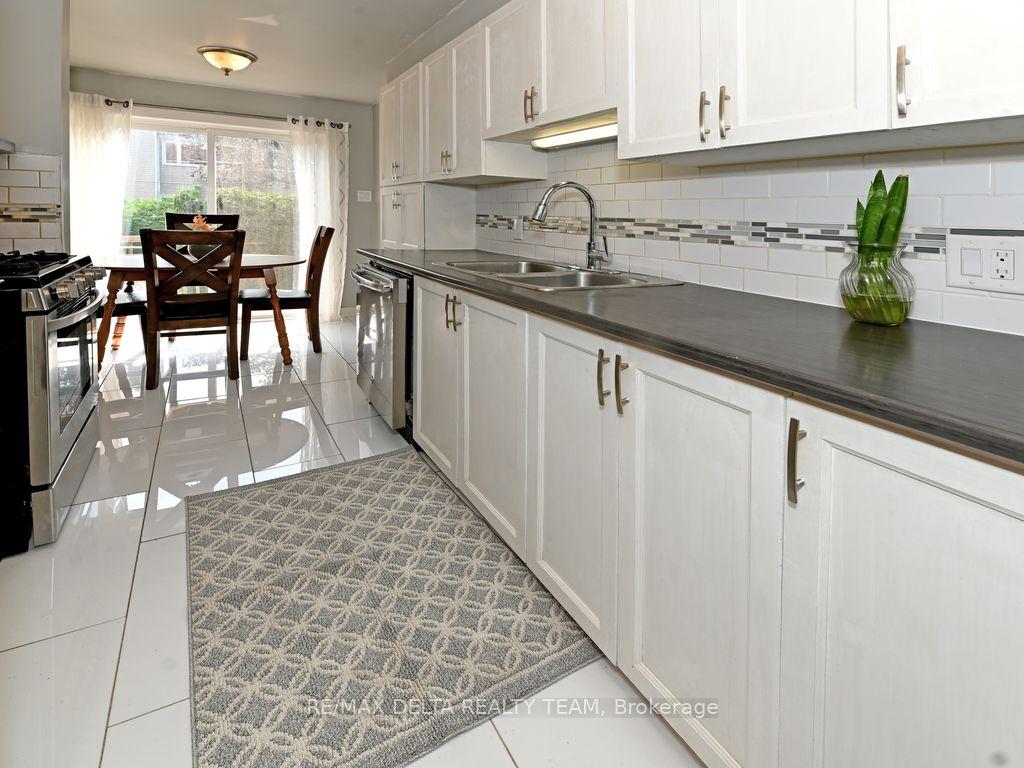 Photo 11 of Unit 28, 6159 Heritage Park Crescent, Ottawa, Chapel Hill — HOMEH