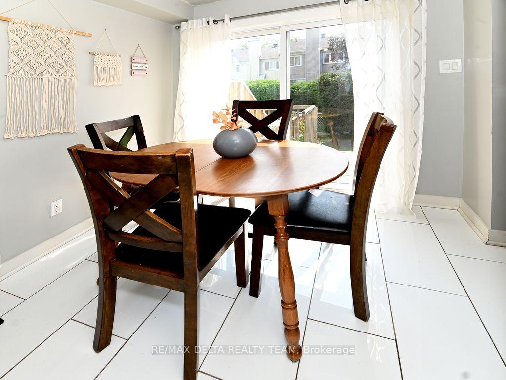 Photo 12 of Unit 28, 6159 Heritage Park Crescent, Ottawa, Chapel Hill — HOMEH