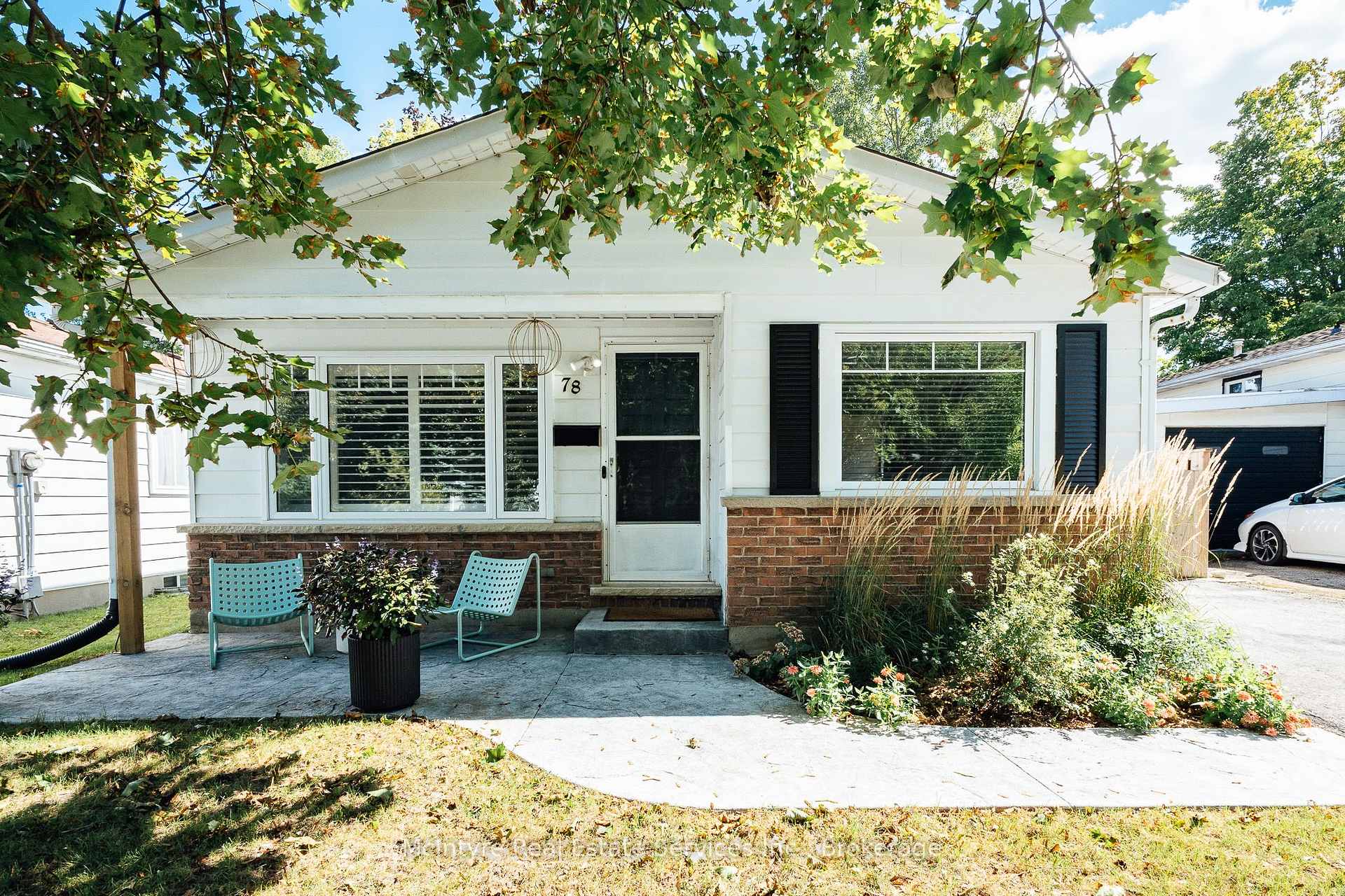 Photo 2 of 78 Helene Crescent, Waterloo, Beechwood — HOMEH