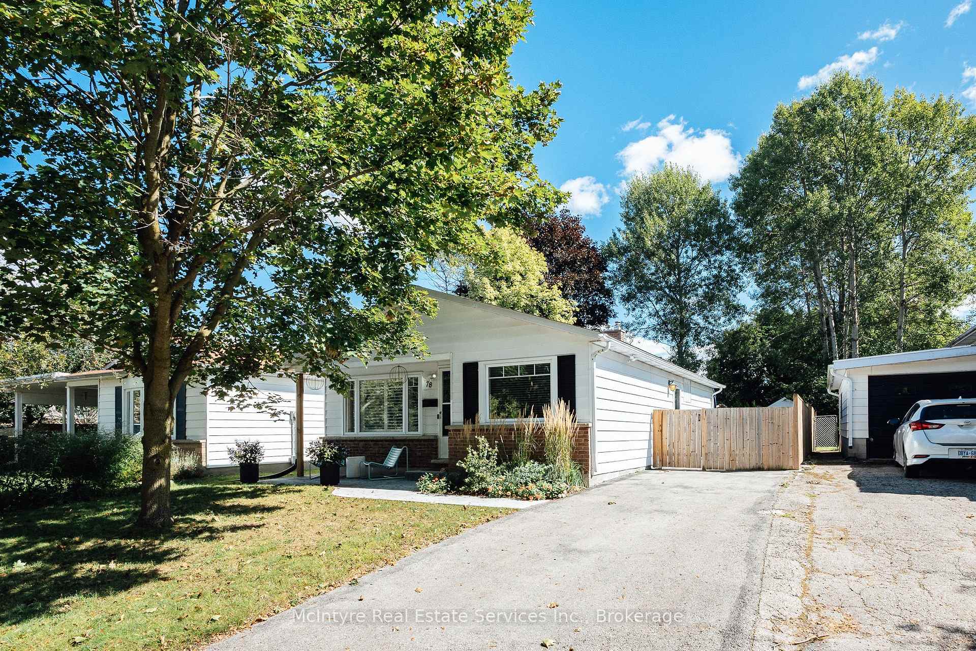 Photo 4 of 78 Helene Crescent, Waterloo, Beechwood — HOMEH