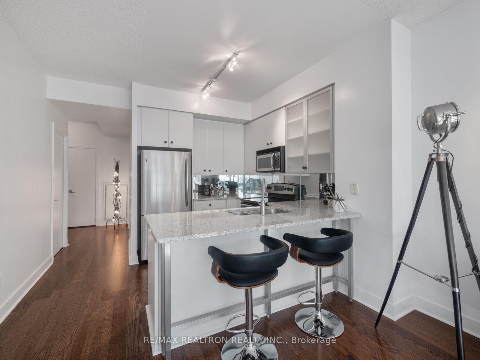 Photo 9 of 438 King Street, Toronto, Waterfront Communities — HOMEH