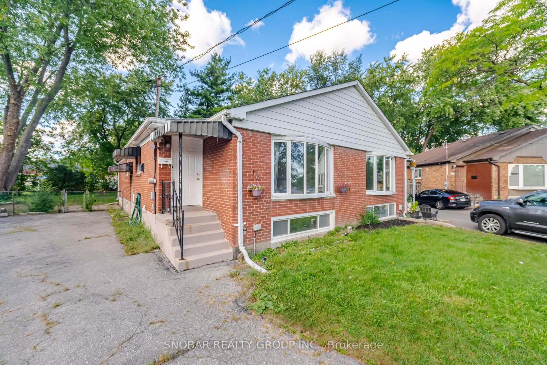Photo 2 of 3441 Fellmore Drive, Mississauga, Erindale — HOMEH