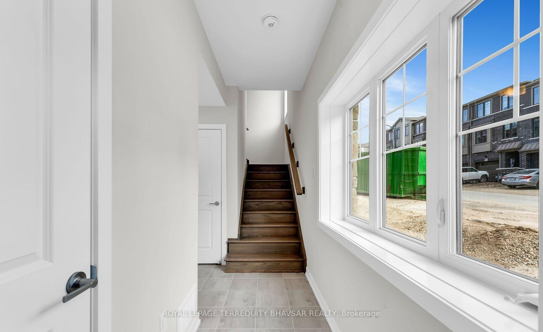 Photo 5 of Unit 130, 10 Birmingham Drive, Cambridge, Sheldon-Conestoga — HOMEH