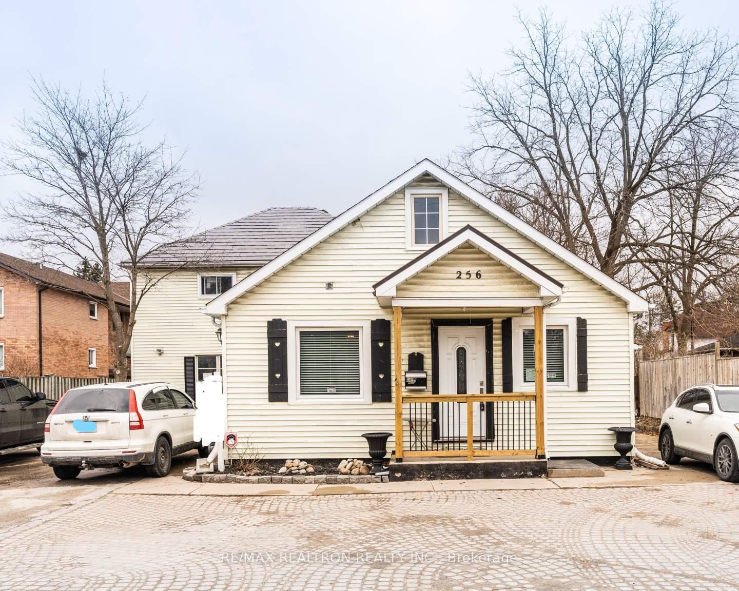 Photo of 256 Dunlop Street W