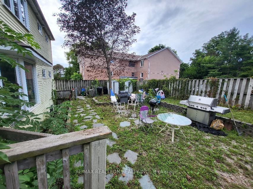 Photo 8 of 256 Dunlop Street W, Barrie, Queen's Park — HOMEH