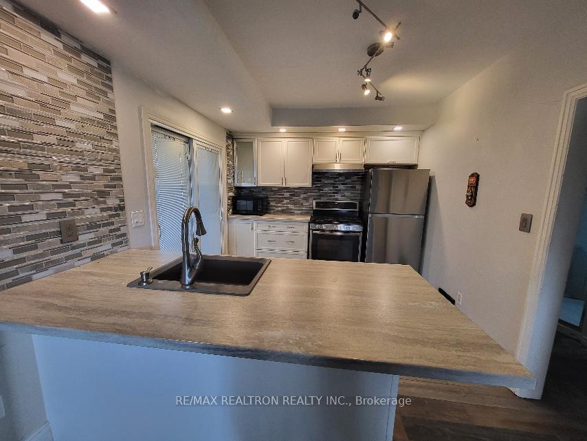 Photo 10 of 256 Dunlop Street W, Barrie, Queen's Park — HOMEH