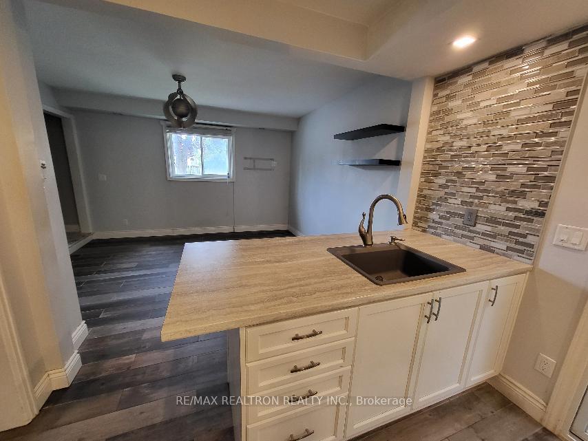 Photo 12 of 256 Dunlop Street W, Barrie, Queen's Park — HOMEH