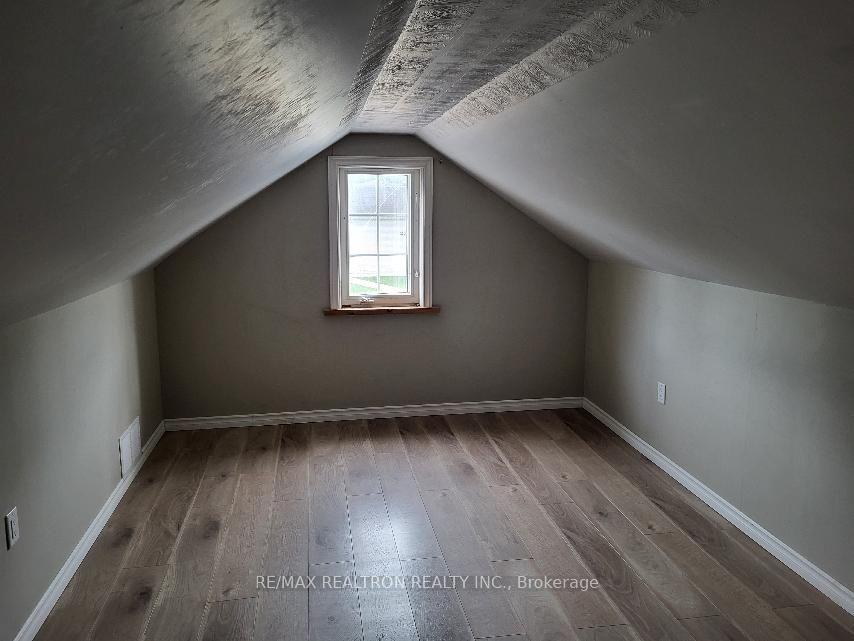 Photo 18 of 256 Dunlop Street W, Barrie, Queen's Park — HOMEH