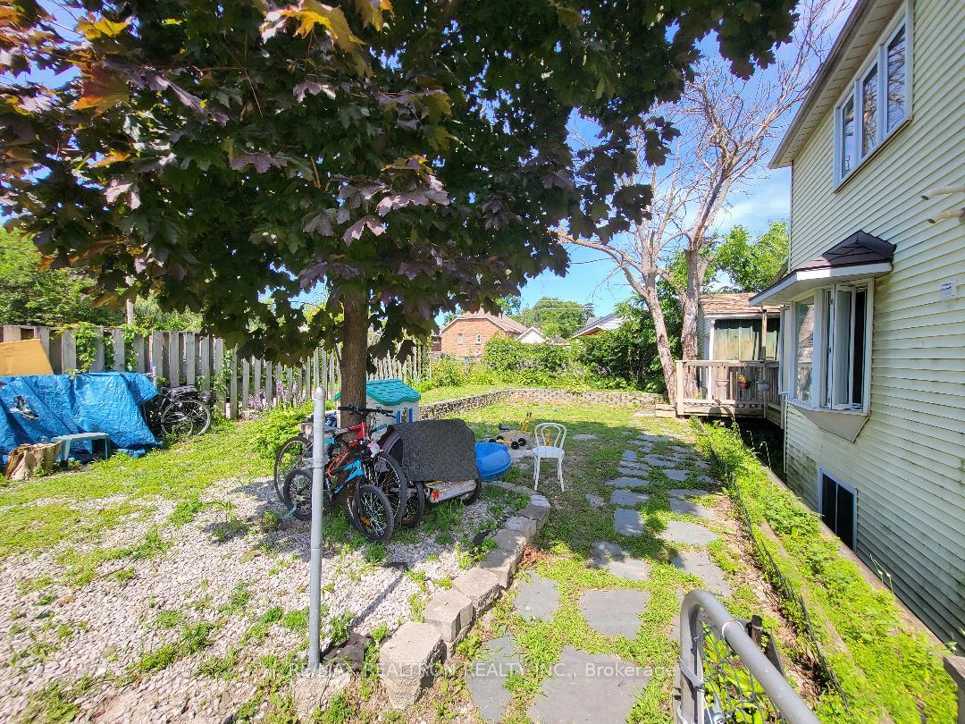 Photo 20 of 256 Dunlop Street W, Barrie, Queen's Park — HOMEH