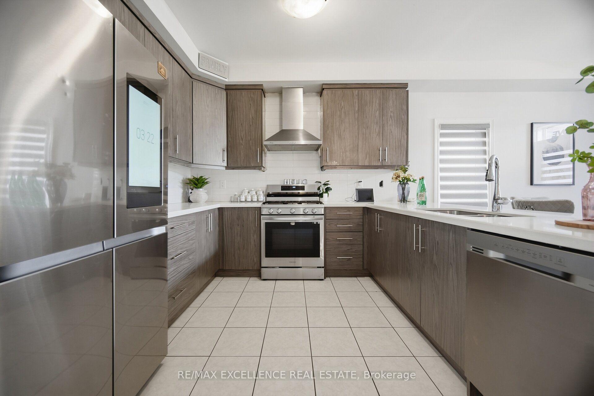 Photo 8 of 32 Branigan Crescent, Halton Hills, Georgetown — HOMEH