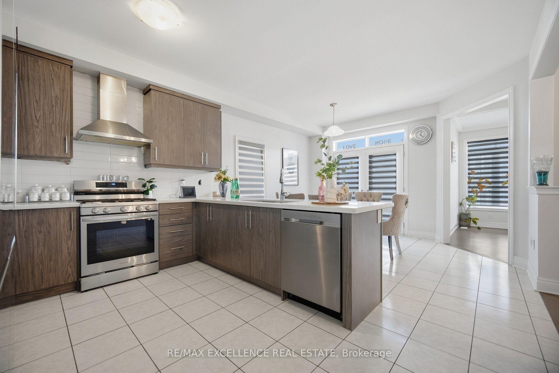 Photo 9 of 32 Branigan Crescent, Halton Hills, Georgetown — HOMEH