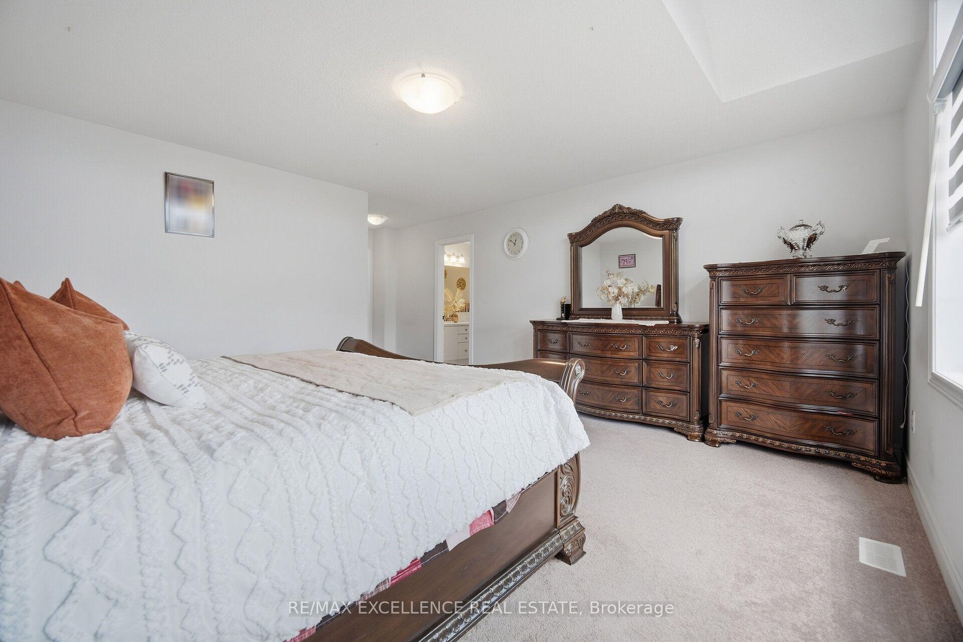 Photo 21 of 32 Branigan Crescent, Halton Hills, Georgetown — HOMEH