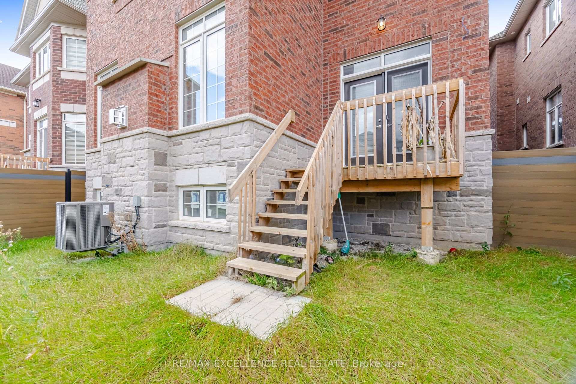 Photo 35 of 32 Branigan Crescent, Halton Hills, Georgetown — HOMEH