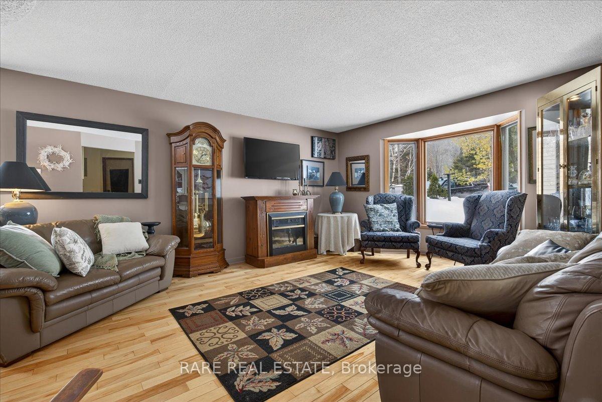Photo 5 of 7 Pine Spring, Oro-Medonte, Horseshoe Valley — HOMEH