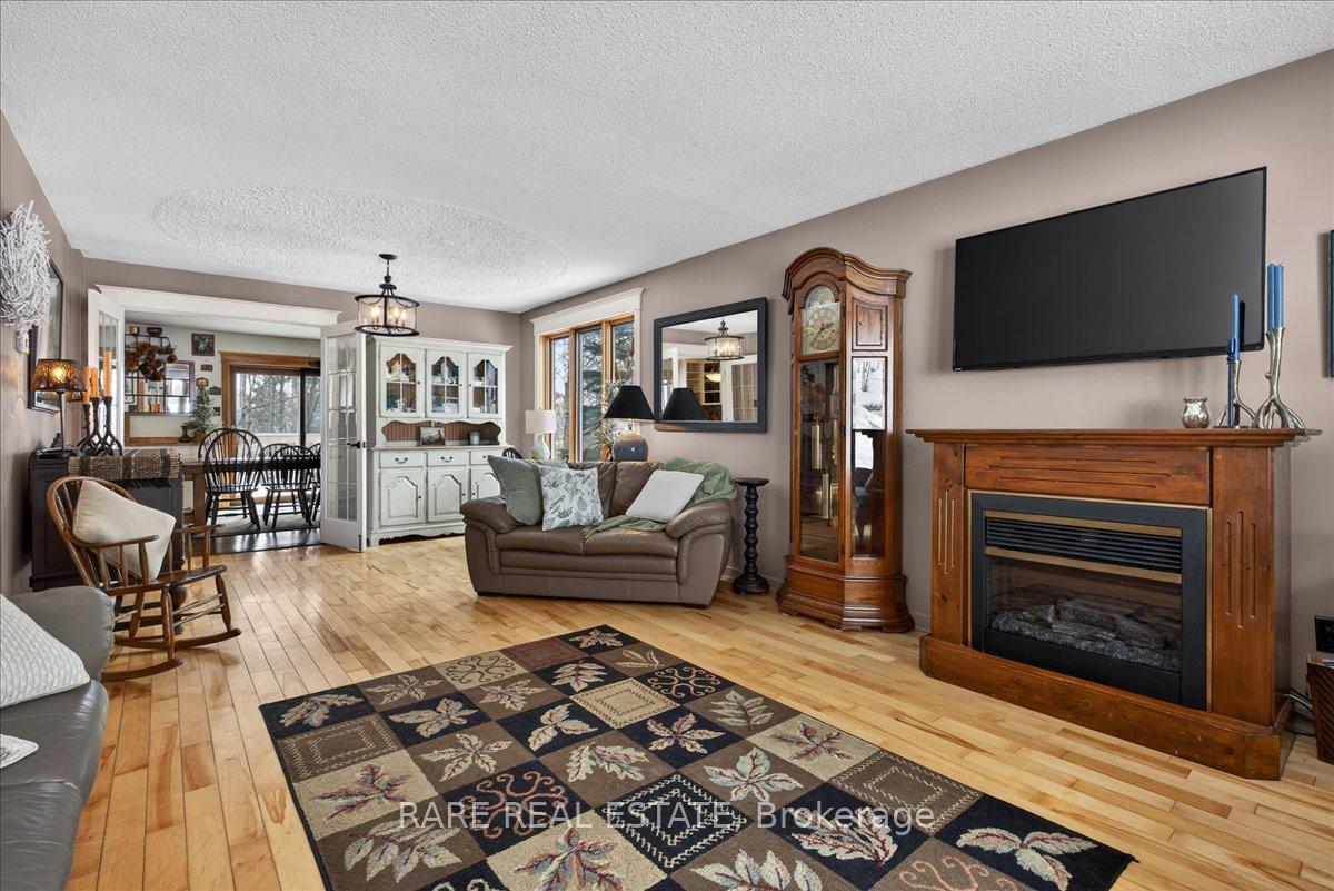 Photo 6 of 7 Pine Spring, Oro-Medonte, Horseshoe Valley — HOMEH