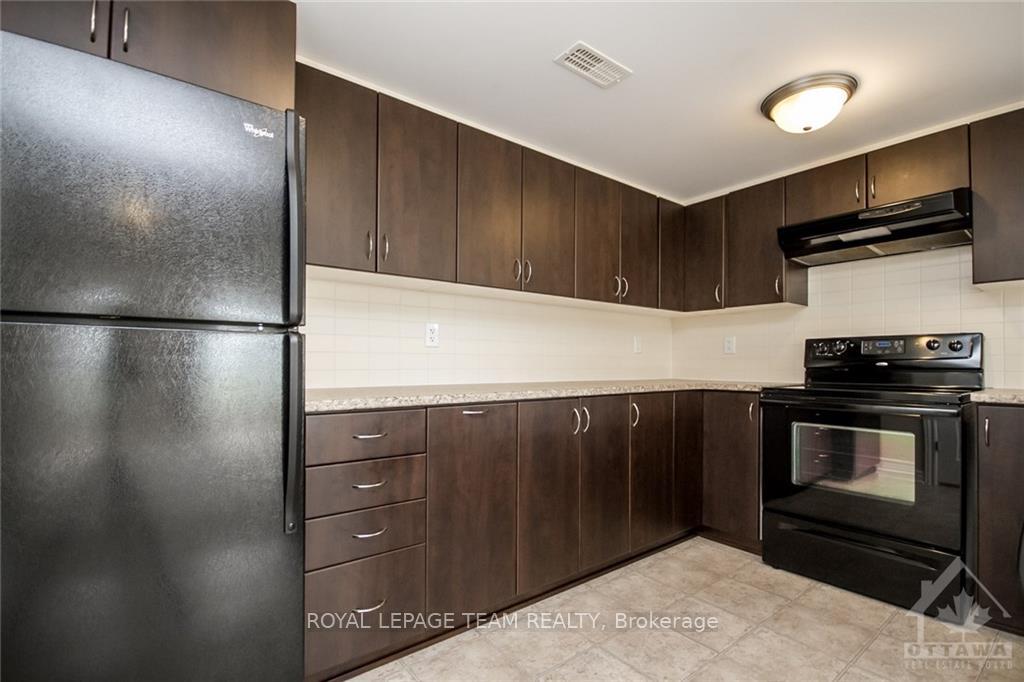 Photo 10 of Unit B, 148 Lindenshade Drive, Ottawa, Barrhaven - Strandherd — HOMEH