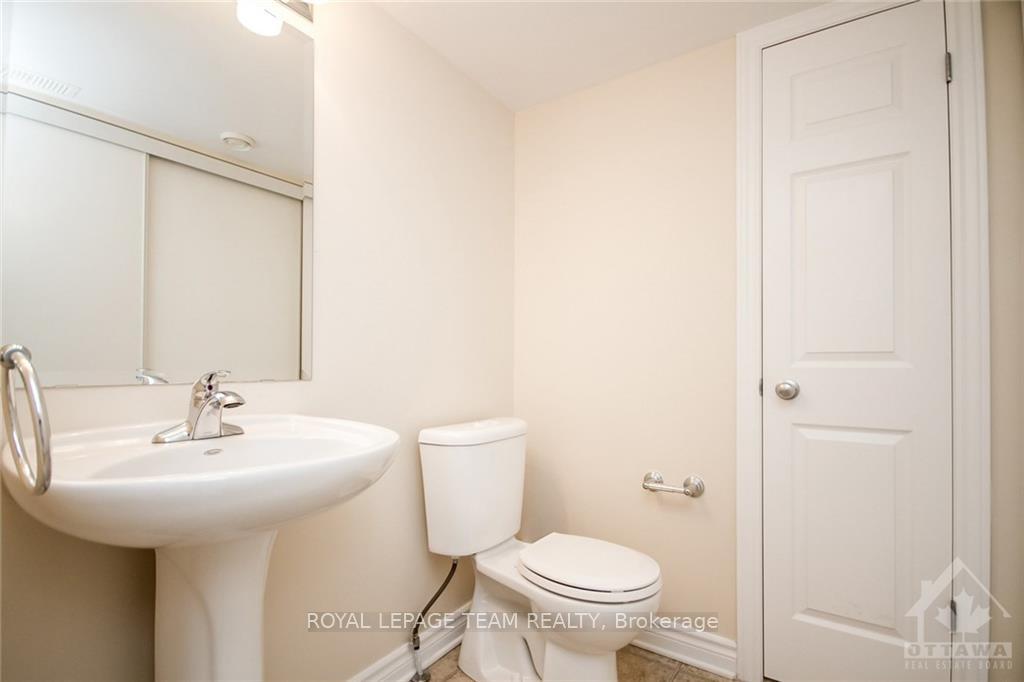 Photo 13 of Unit B, 148 Lindenshade Drive, Ottawa, Barrhaven - Strandherd — HOMEH