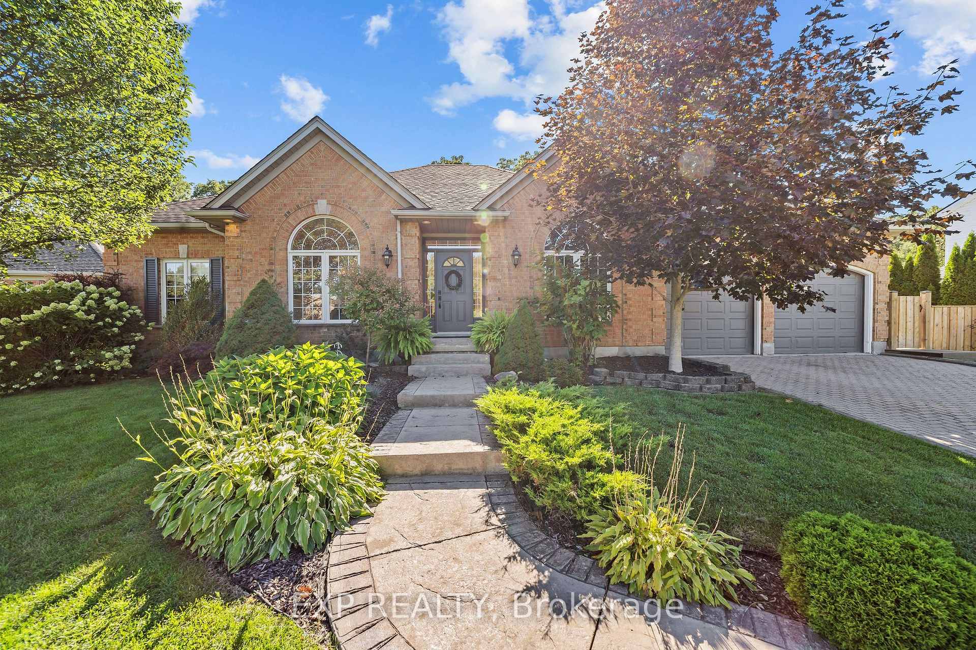 Photo 4 of 35 Heritage Place, Middlesex Centre, Ilderton — HOMEH