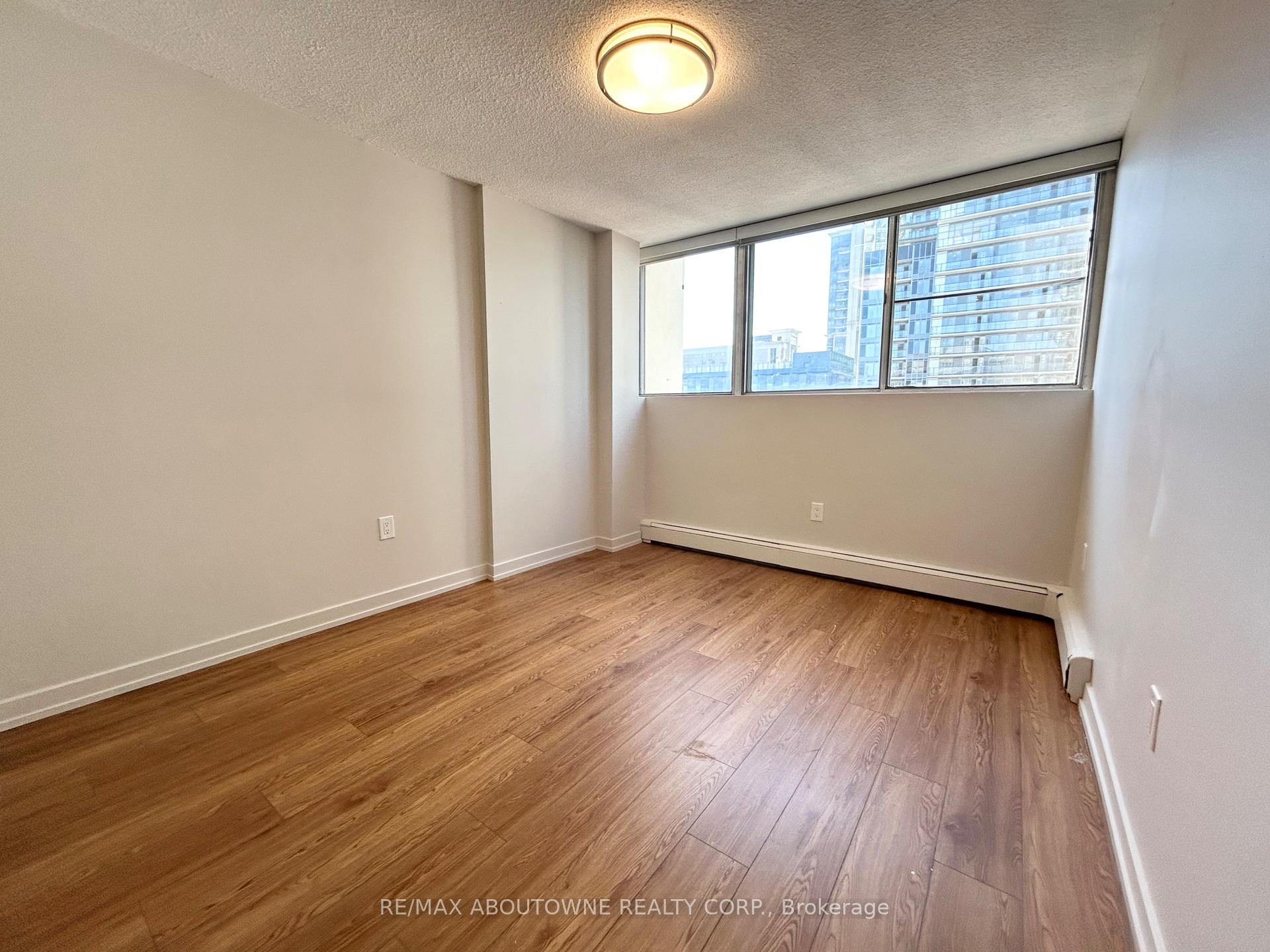 Photo 11 of Unit 902, 111 Market Street, Hamilton, Central — HOMEH