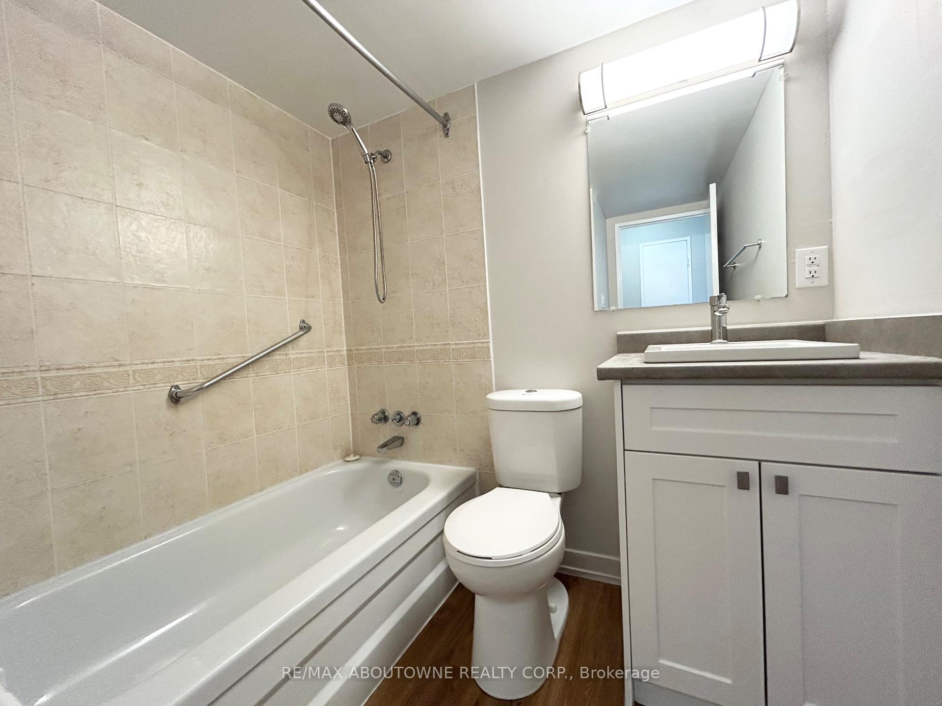 Photo 13 of Unit 902, 111 Market Street, Hamilton, Central — HOMEH