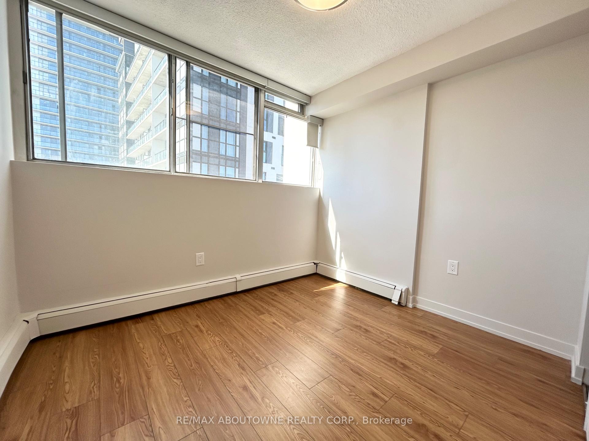 Photo 14 of Unit 902, 111 Market Street, Hamilton, Central — HOMEH