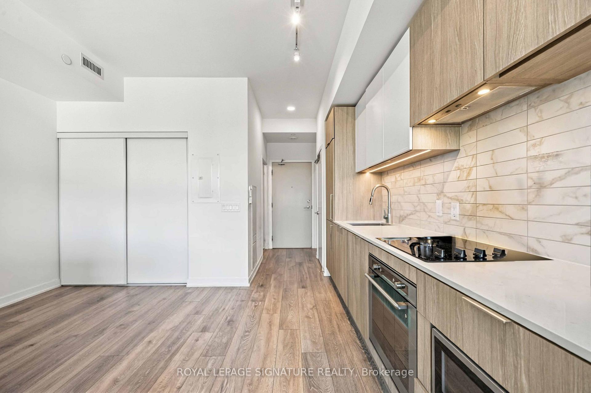 Photo 3 of Unit 817, 2020 Bathurst Street, Toronto, Humewood-Cedarvale — HOMEH