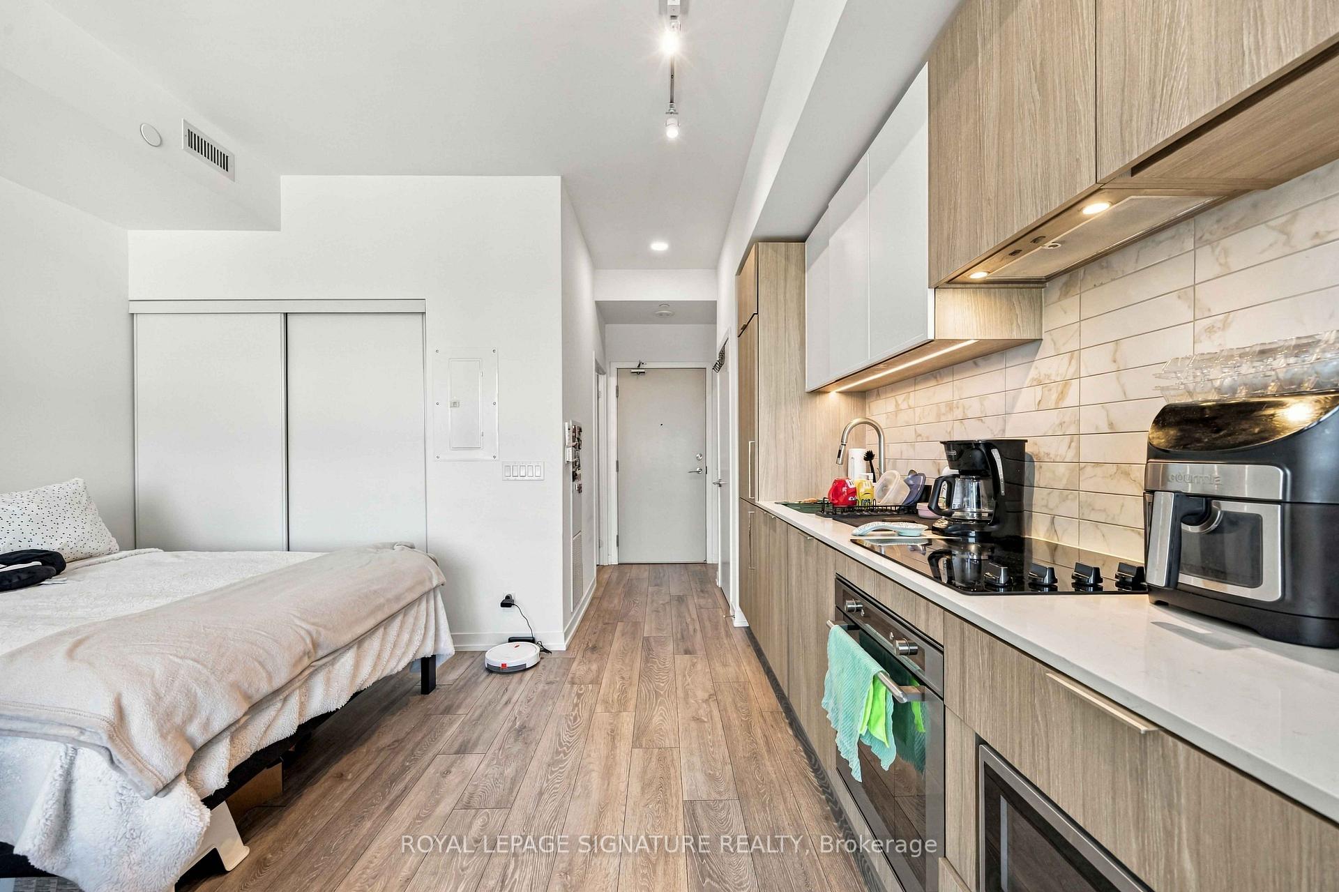 Photo 4 of Unit 817, 2020 Bathurst Street, Toronto, Humewood-Cedarvale — HOMEH