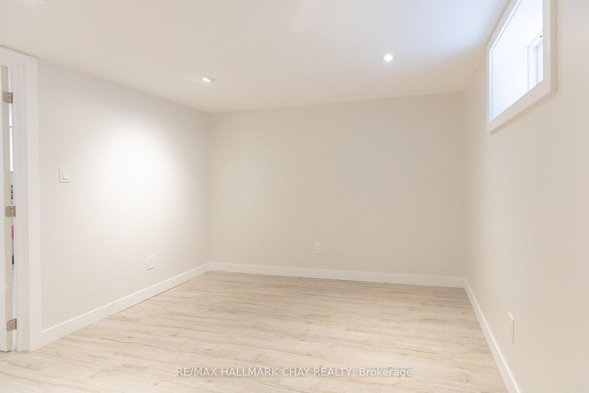 Photo 11 of 137 Clapperton Street, Barrie, Wellington — HOMEH