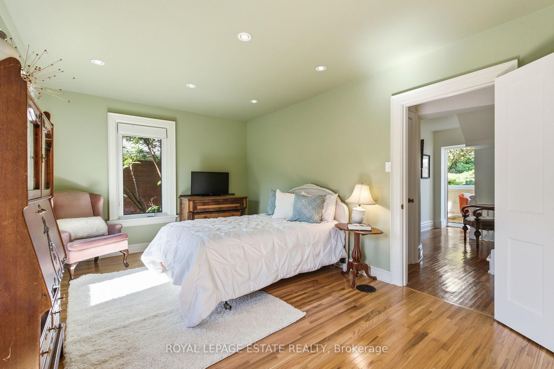 Photo 24 of 14 Lyall Avenue, Toronto, East End-Danforth — HOMEH