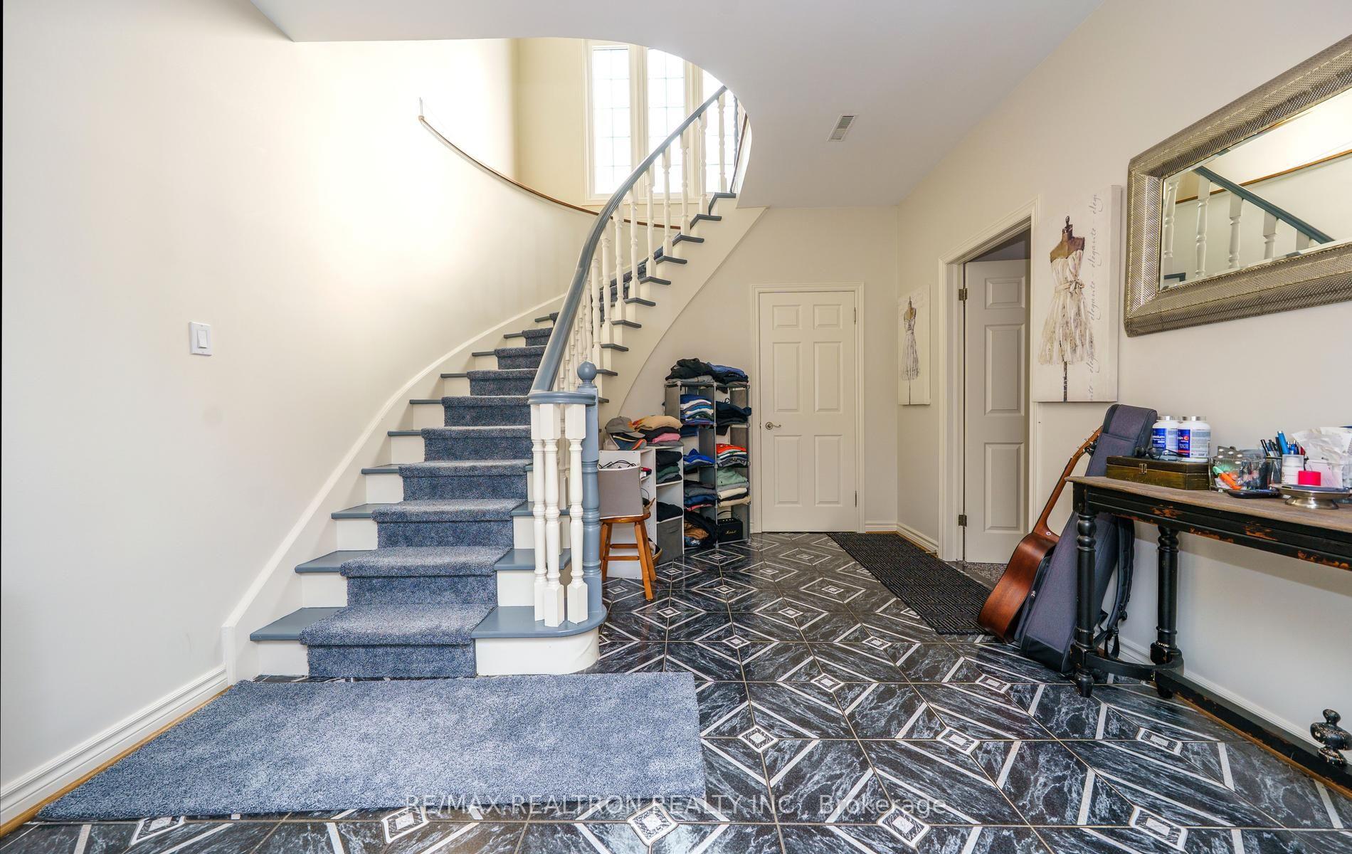 Photo 34 of 96 Markwood Lane, Vaughan, Crestwood-Springfarm-Yorkhill — HOMEH