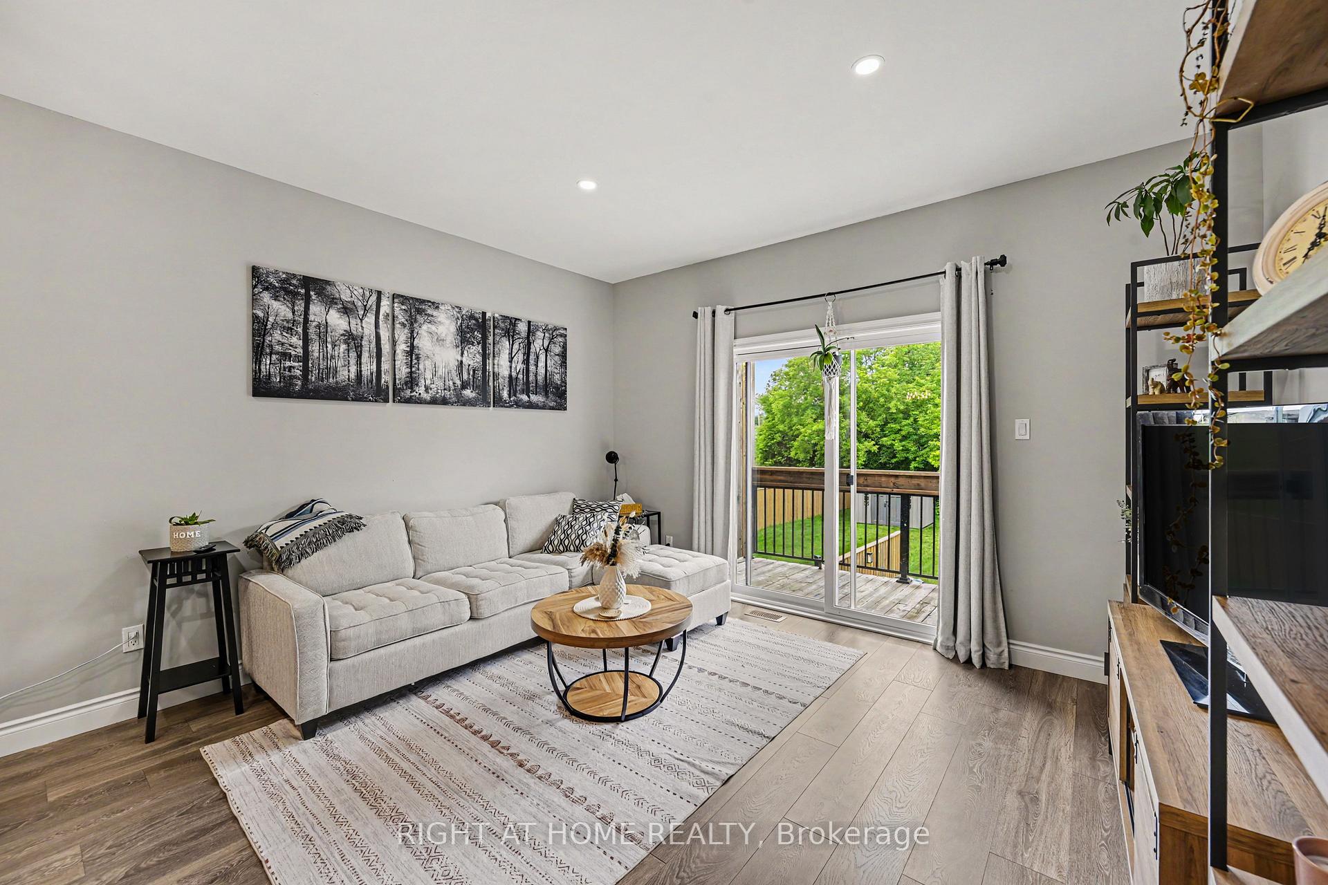 Photo 8 of 306 Forestview Crescent, Renfrew, Renfrew — HOMEH