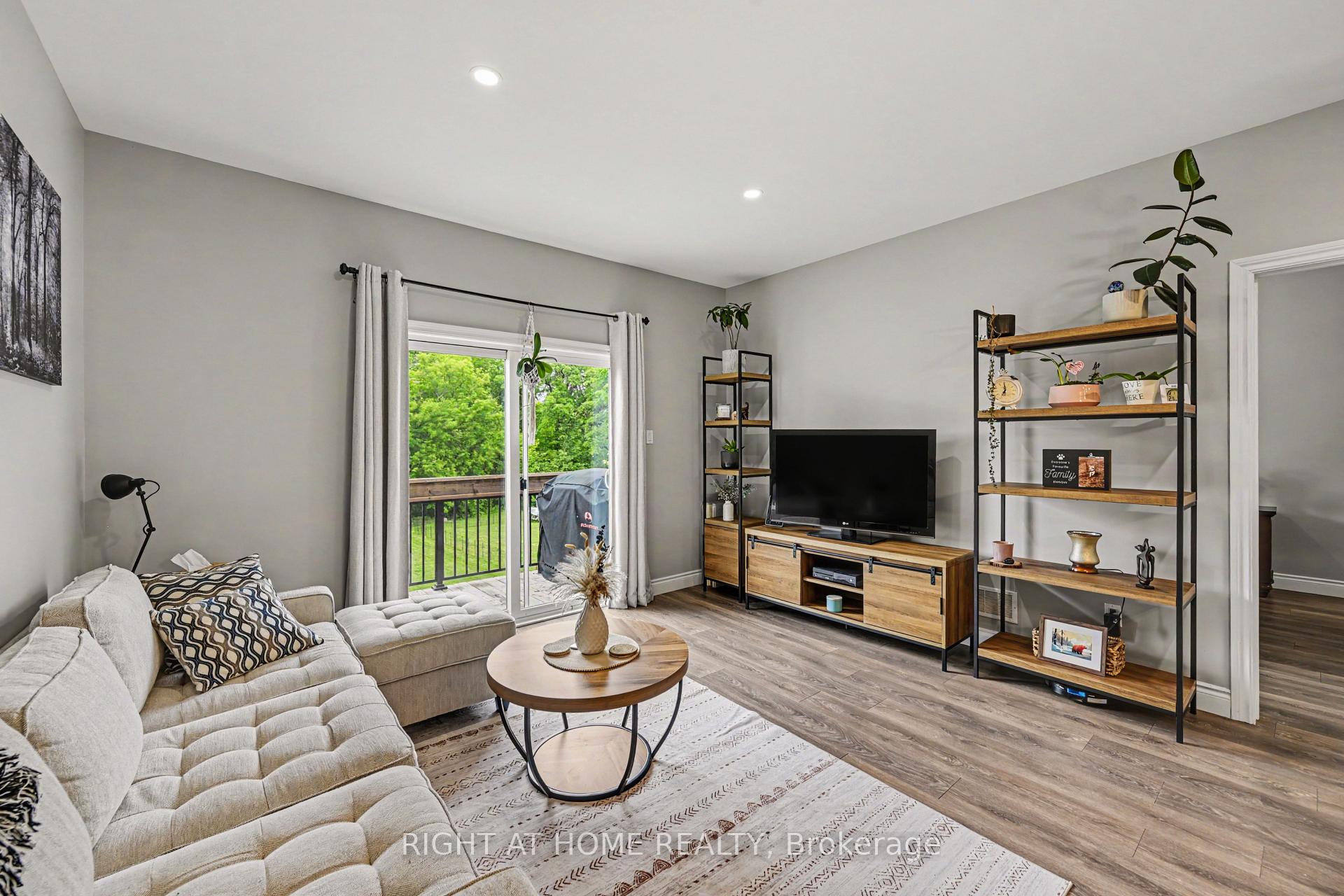 Photo 9 of 306 Forestview Crescent, Renfrew, Renfrew — HOMEH