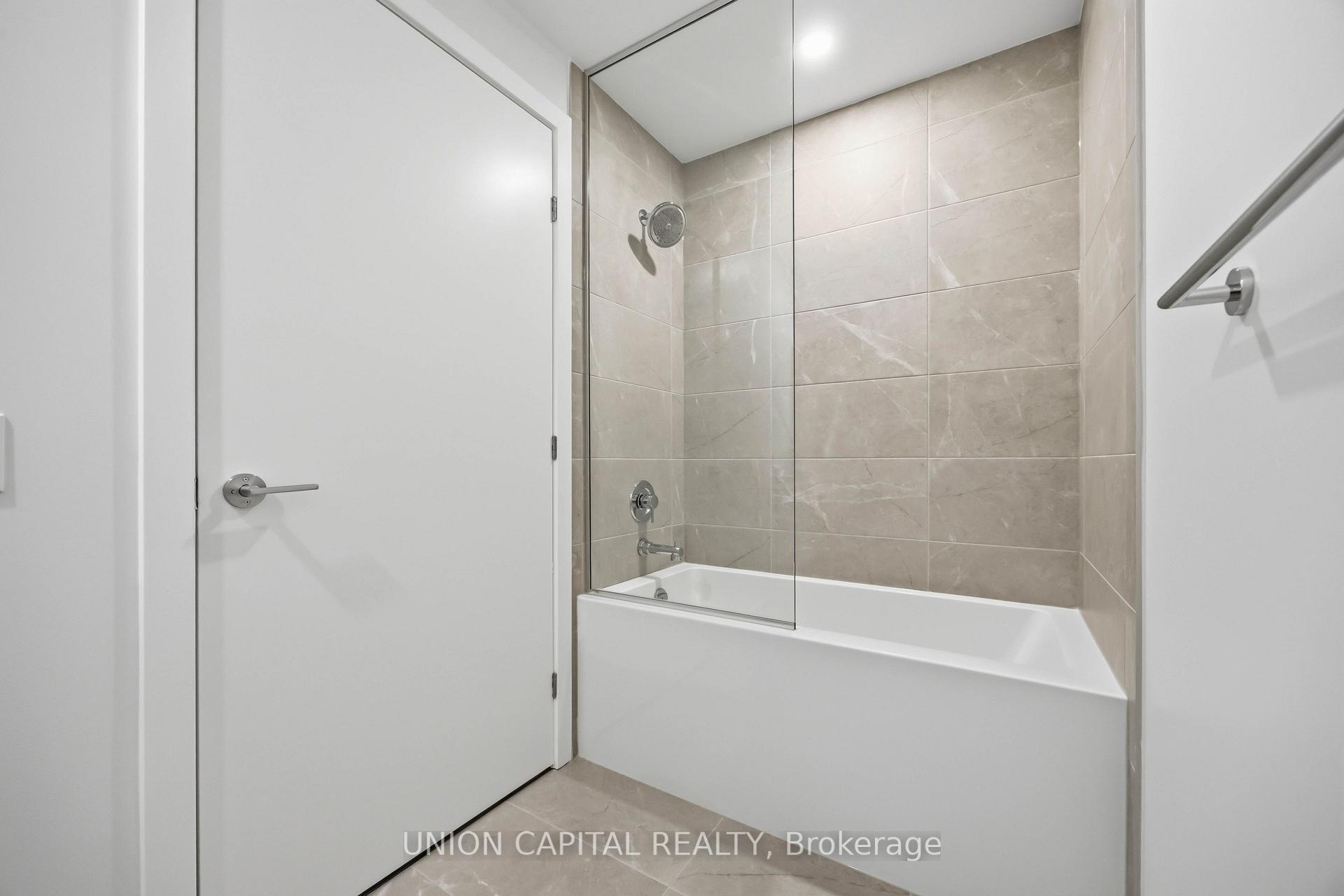Photo 5 of Unit 1102, 5 Meadowdale Road, Vaughan, Vaughan Corporate Centre — HOMEH