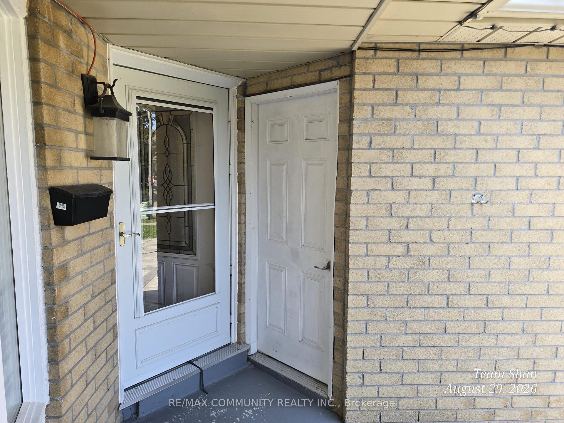 Photo 4 of Unit Main, 52 Noake Crescent, Ajax, Central — HOMEH