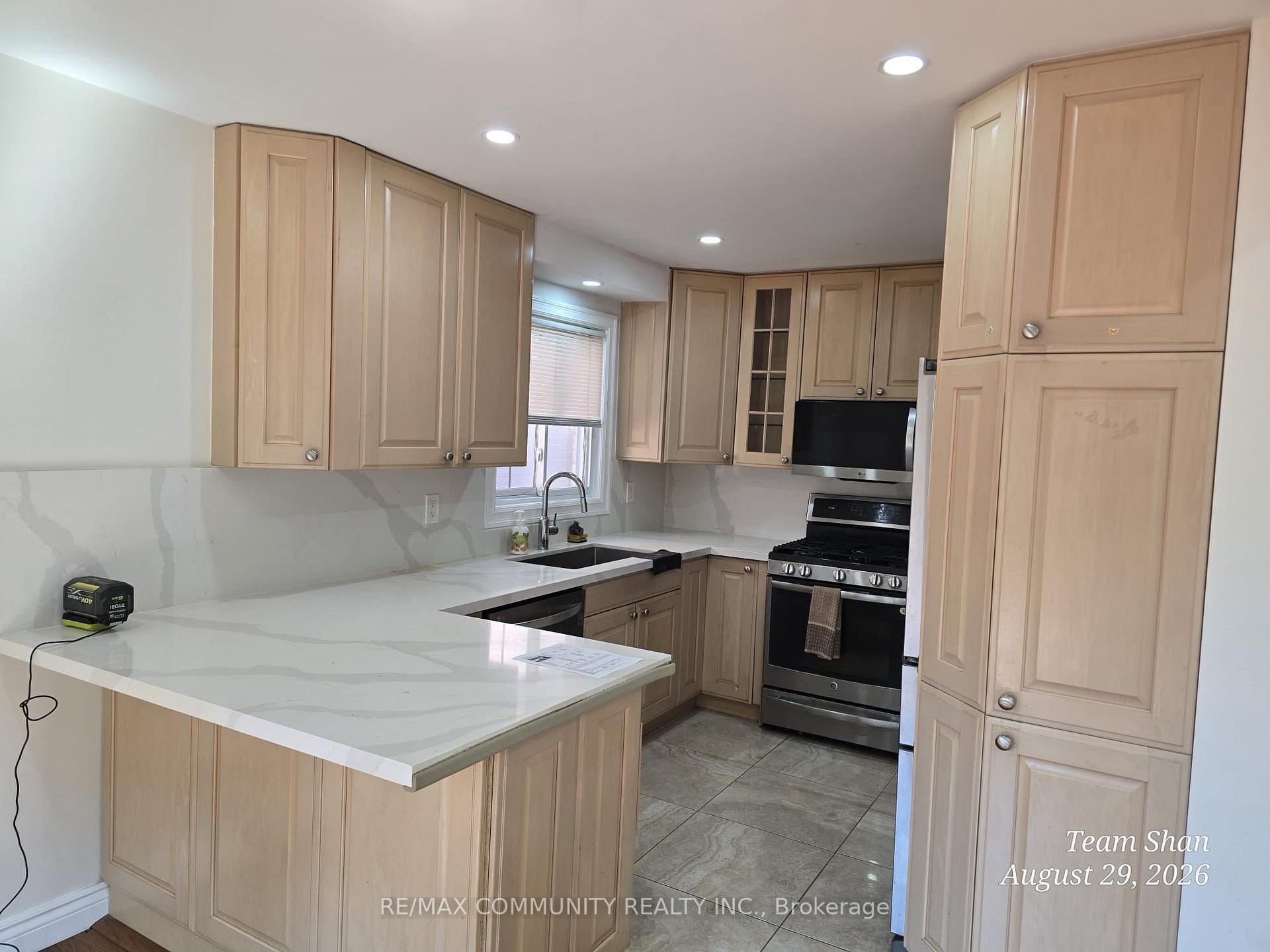 Photo 11 of Unit Main, 52 Noake Crescent, Ajax, Central — HOMEH