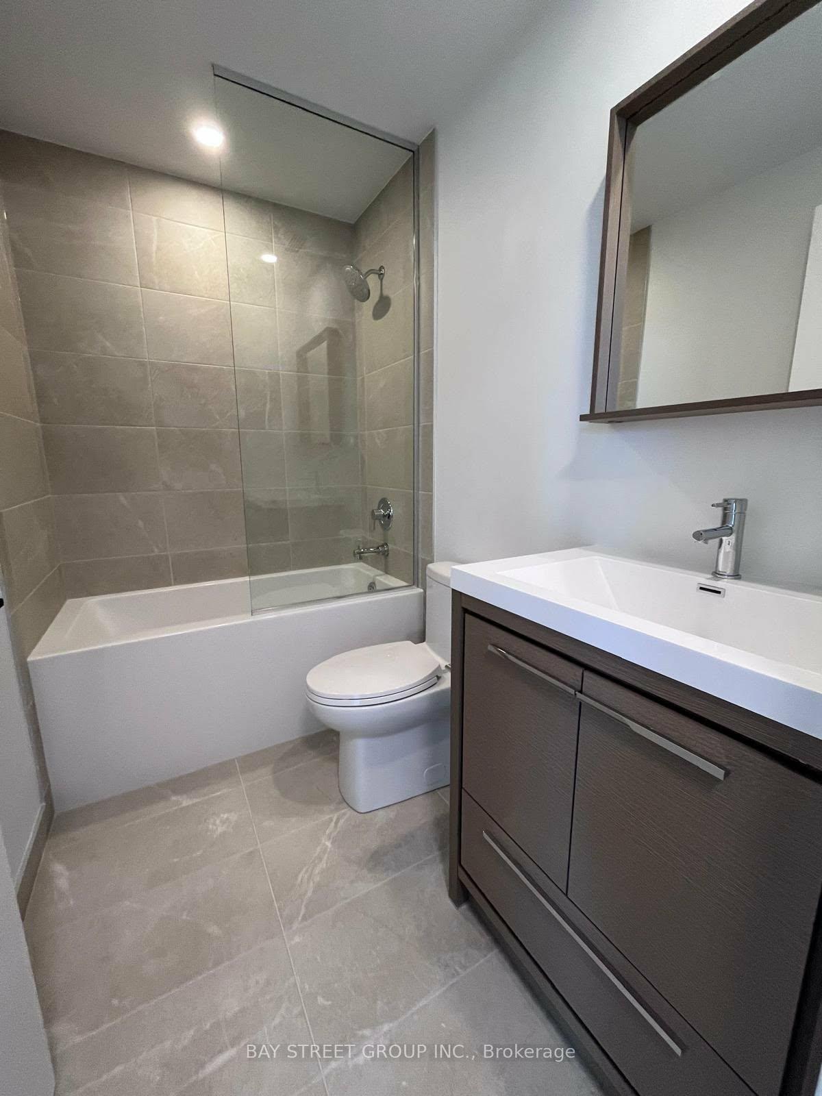 Photo 7 of 2851 Highway 7 Street, Vaughan, Concord — HOMEH