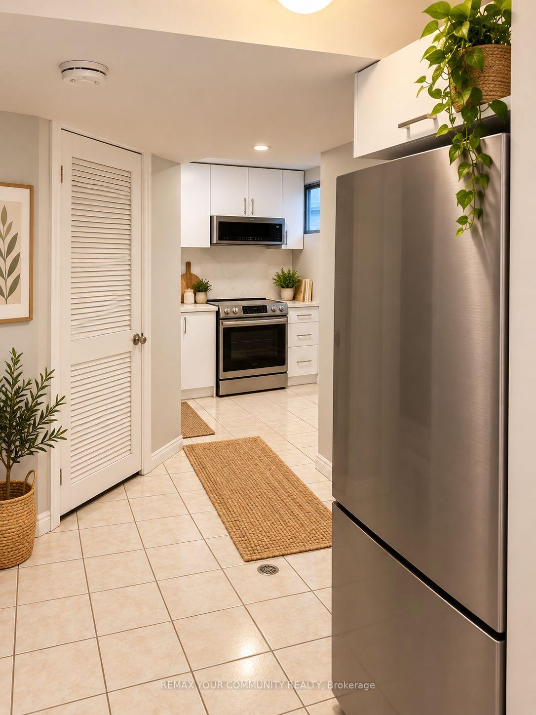 Photo 8 of 1 Evergreen Crescent, Markham, Aileen-Willowbrook — HOMEH