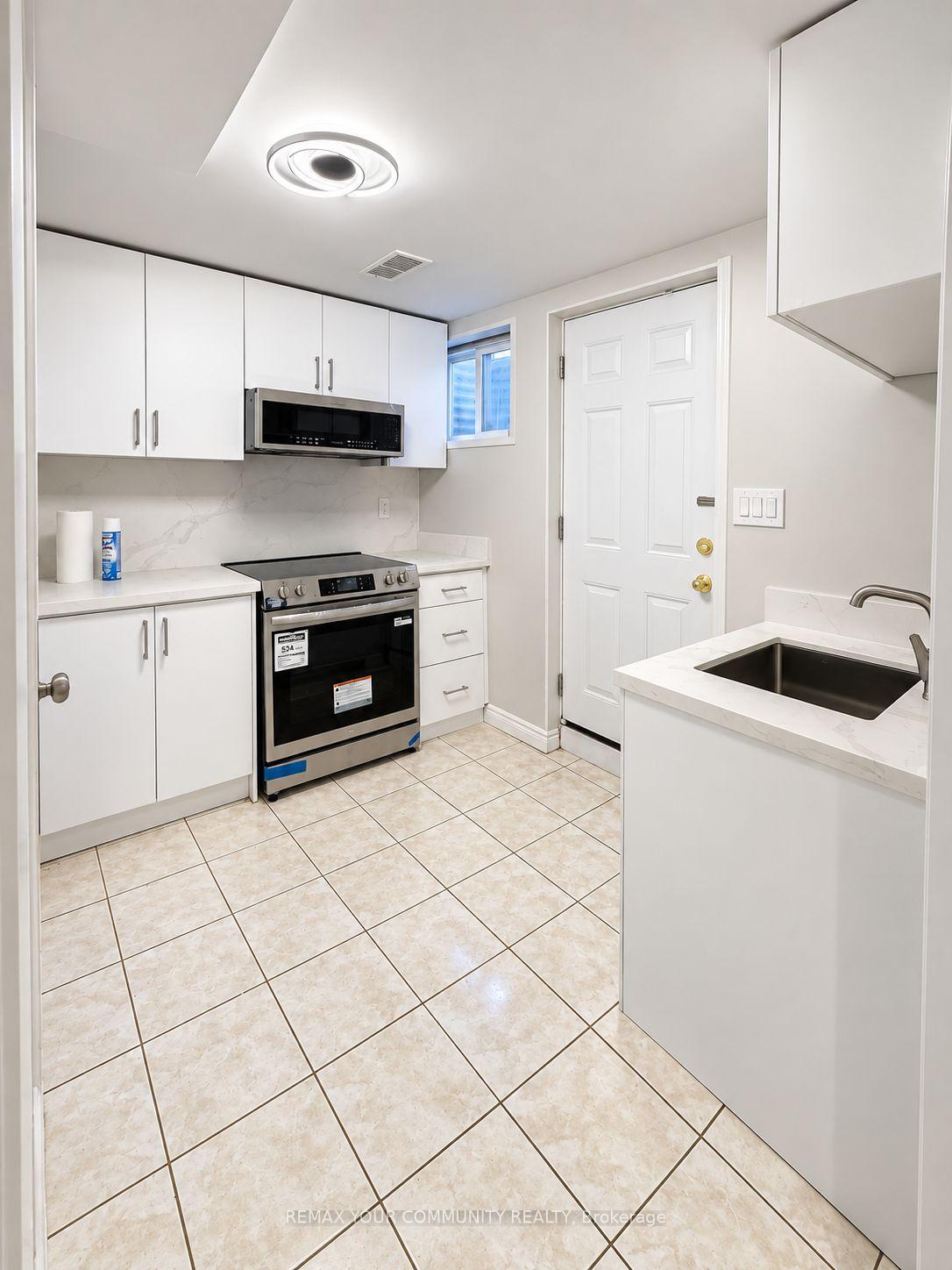 Photo 11 of 1 Evergreen Crescent, Markham, Aileen-Willowbrook — HOMEH