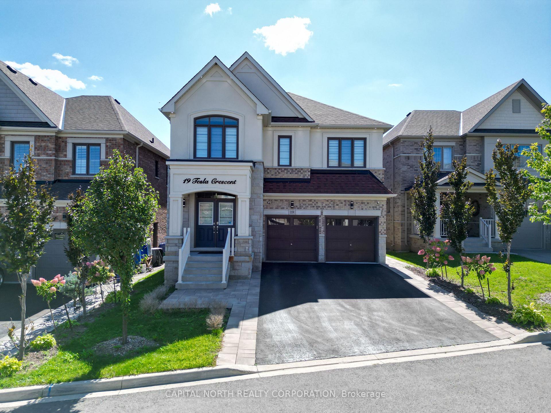 Photo 2 of 19 Tesla Crescent, East Gwillimbury, Holland Landing — HOMEH