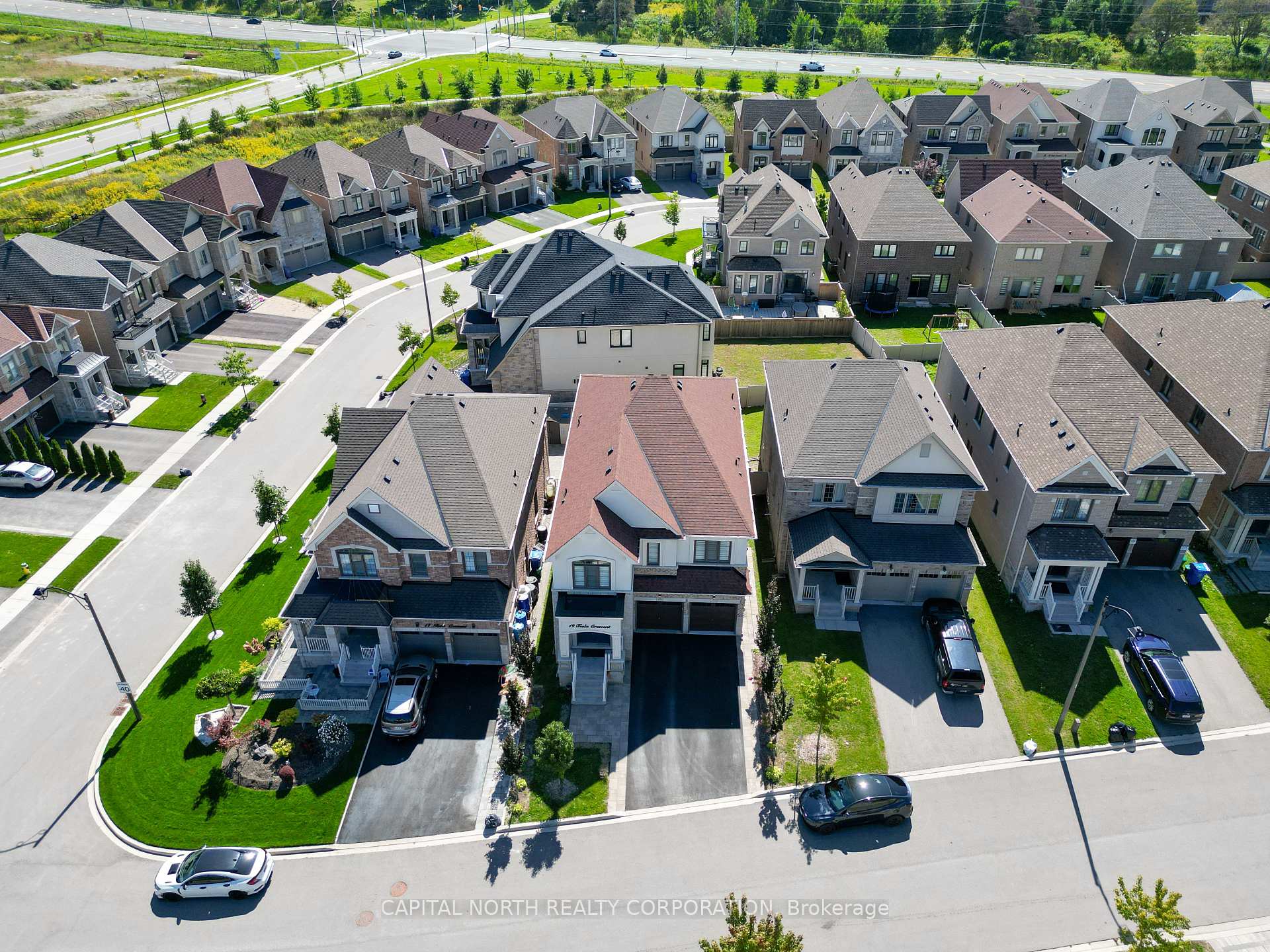 Photo 35 of 19 Tesla Crescent, East Gwillimbury, Holland Landing — HOMEH