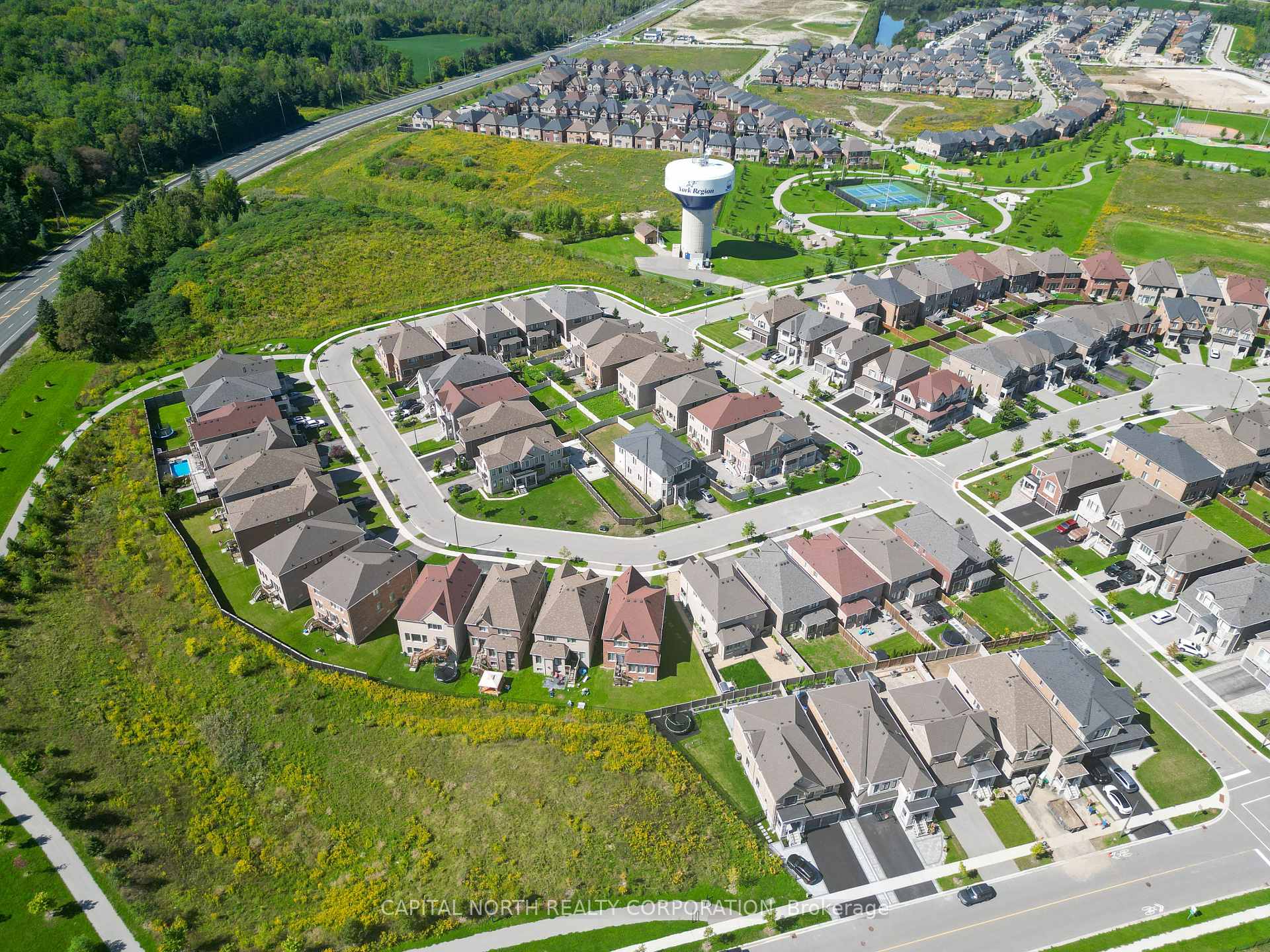 Photo 36 of 19 Tesla Crescent, East Gwillimbury, Holland Landing — HOMEH