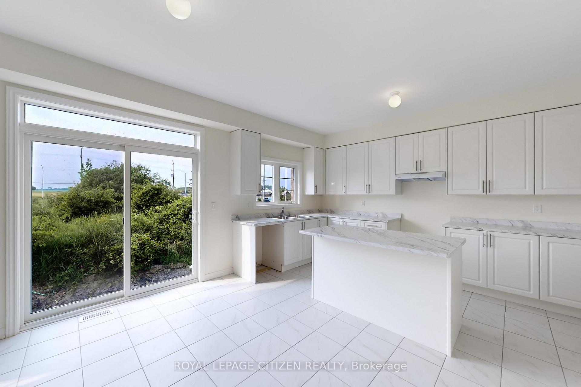 Photo 10 of 123 Cliff Thompson Crescent, Georgina, Sutton & Jackson's Point — HOMEH