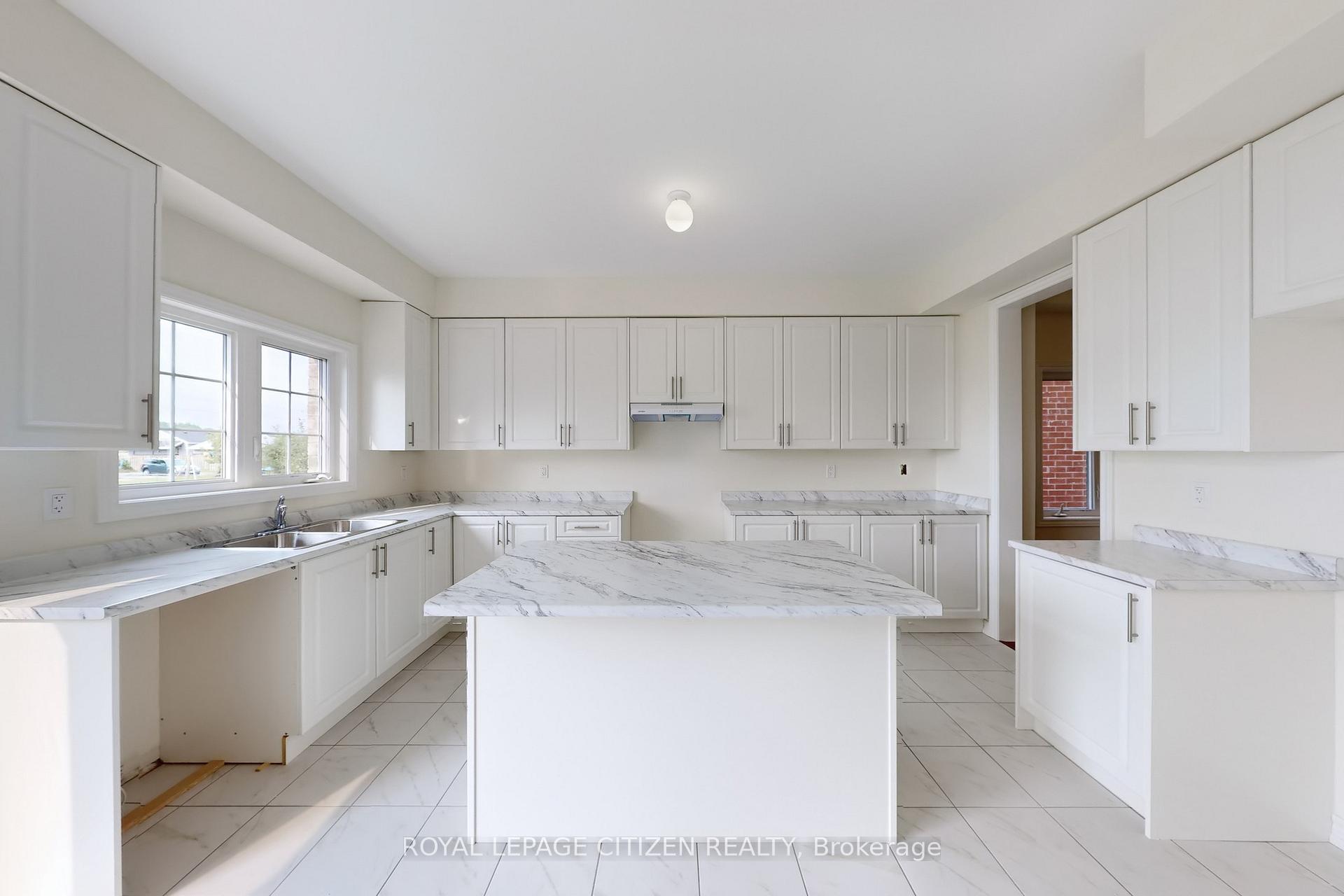 Photo 12 of 123 Cliff Thompson Crescent, Georgina, Sutton & Jackson's Point — HOMEH