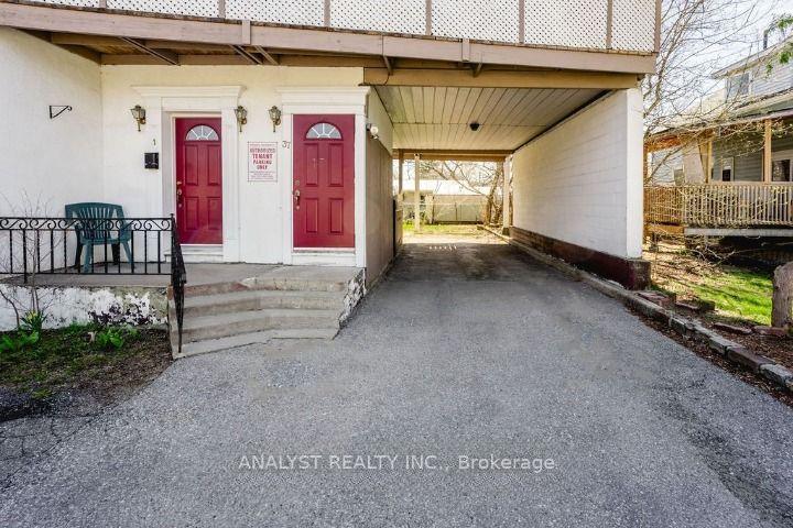 Photo 2 of 37 Donald Street, Barrie, Queen's Park — HOMEH