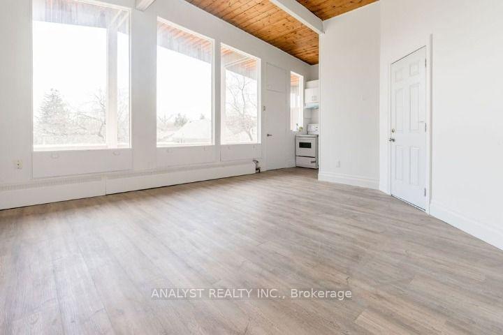 Photo 6 of 37 Donald Street, Barrie, Queen's Park — HOMEH