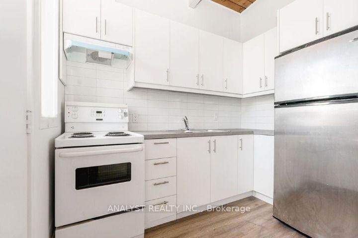 Photo 9 of 37 Donald Street, Barrie, Queen's Park — HOMEH