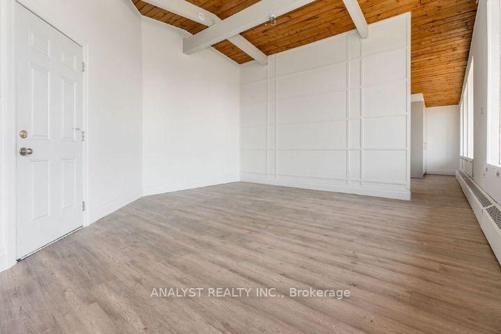 Photo 11 of 37 Donald Street, Barrie, Queen's Park — HOMEH