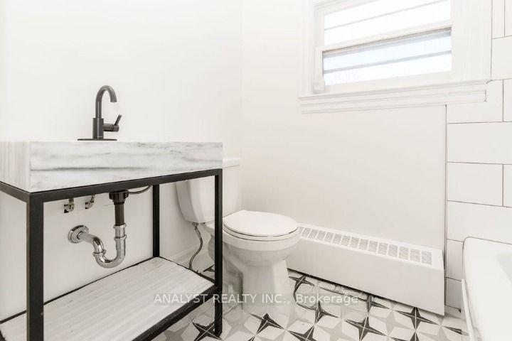 Photo 15 of 37 Donald Street, Barrie, Queen's Park — HOMEH