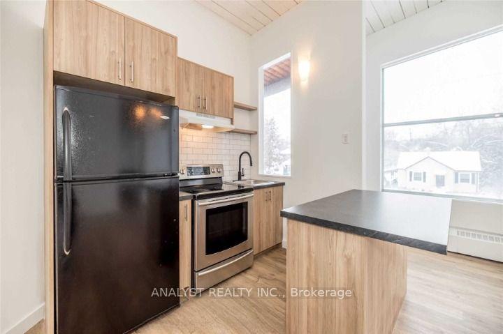 Photo 19 of 37 Donald Street, Barrie, Queen's Park — HOMEH